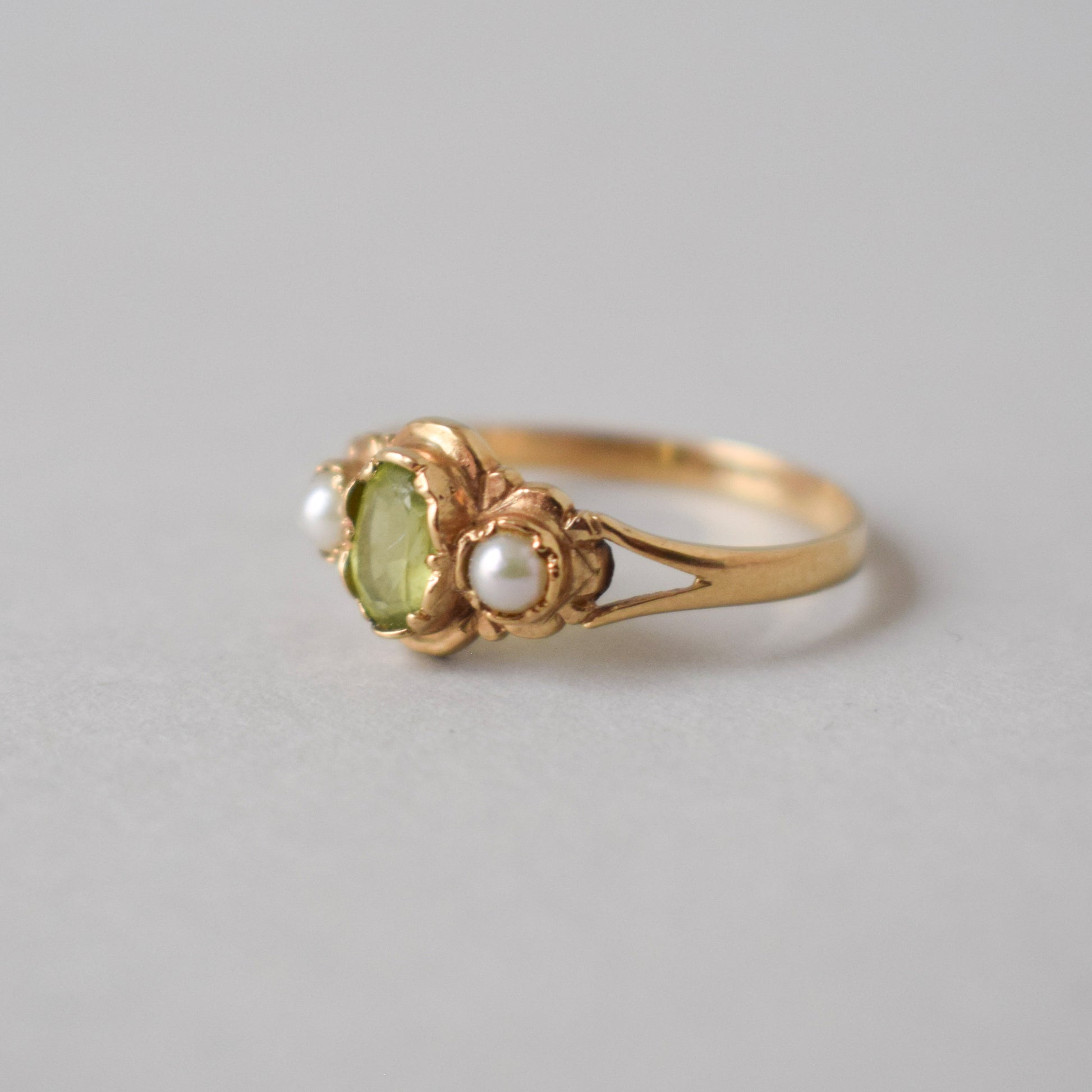 Peridot and Pearl 9ct Gold Ring