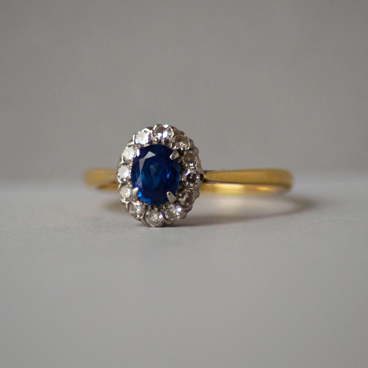 Sapphire ring with gold and diamonds